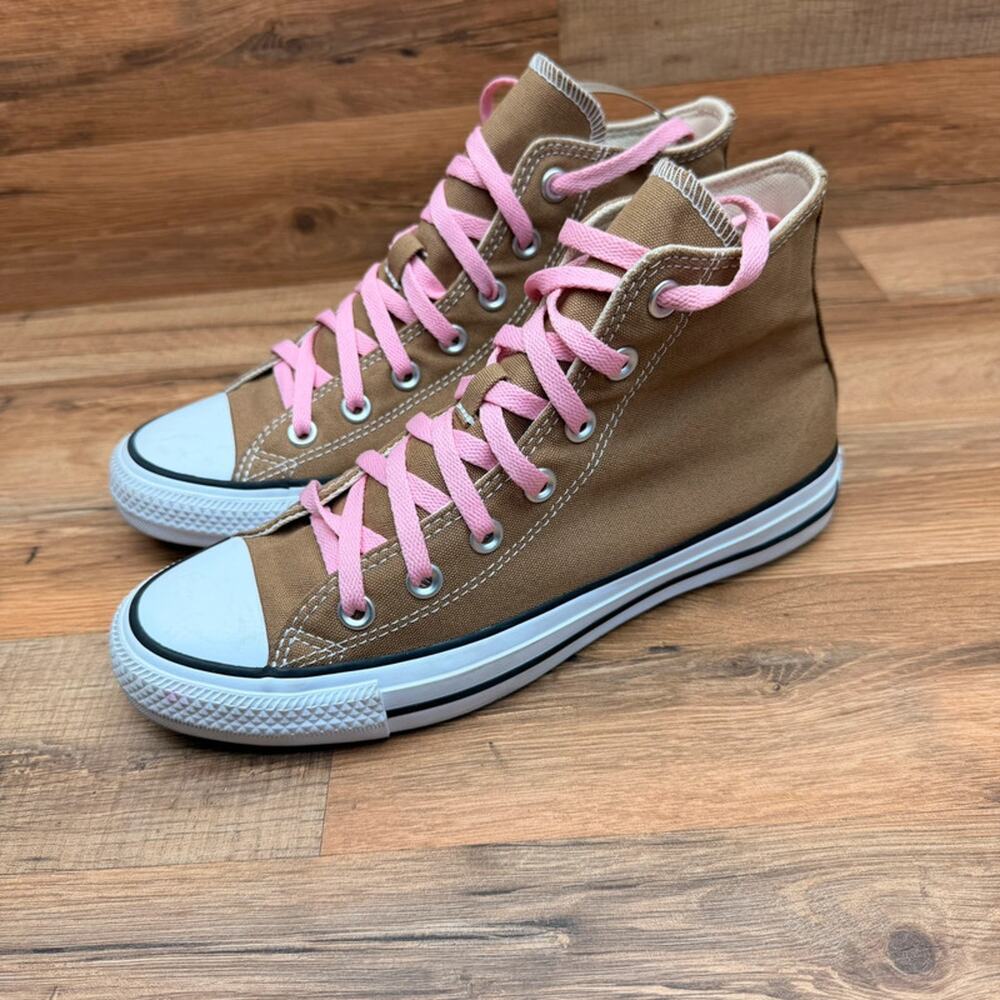 Converse Wo’s size 8 Chuck Taylor All Star High-top Sneakers